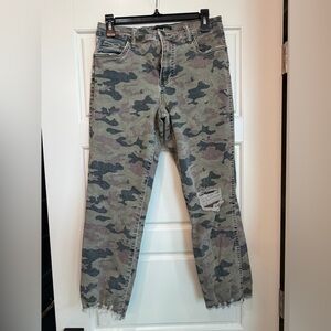 Kut from the Kloth Women’s Camouflage Straight Jeans in Olive and greens